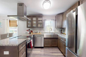 3BR Orchard Near Airport & Park